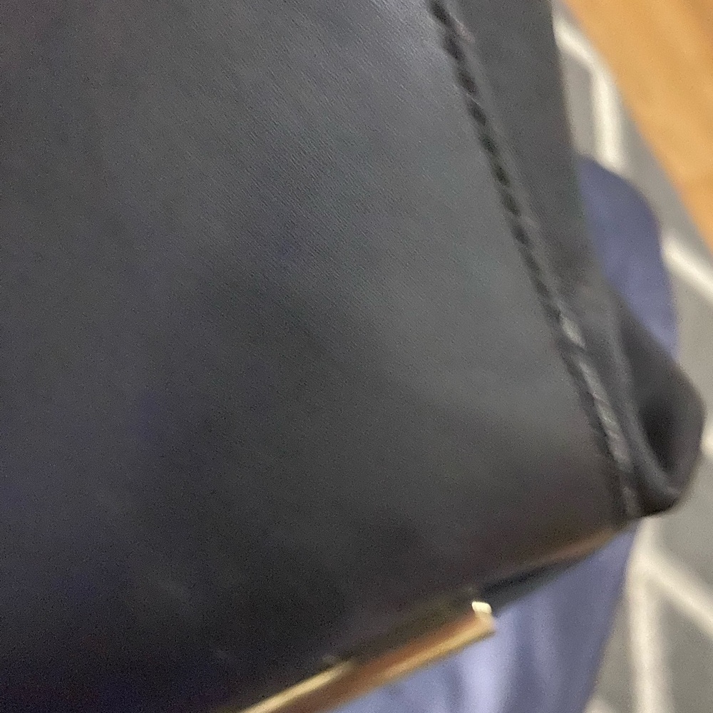 Vince Camuto Sleek Black Hobo Bag - Picture 6 of 13